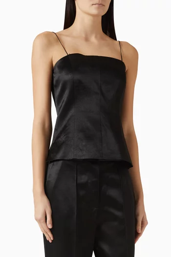 بلوزة بتصميم بسيط سهل الارتداء ستان