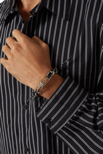سوار برباط وشعار حرفي BB