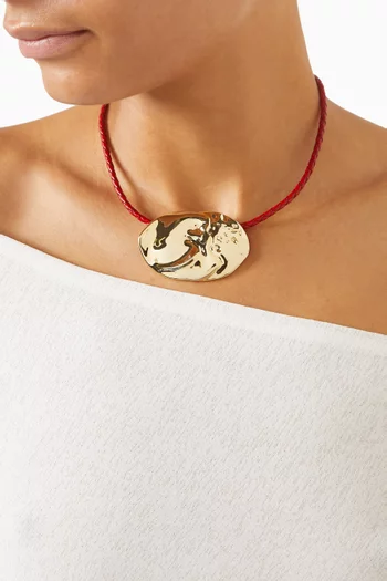 قلادة ذا غراندا بدلاية بتصميم قرص نحاس بلون ذهبي