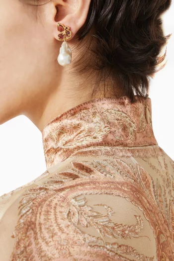 أقراط بتصميم زهور مزينة باللؤلؤ معدن مطلي ذهب عيار 12