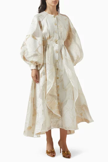 فستان طويل بأكمام منفوخة وحزام