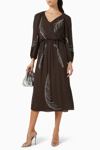 فستان متوسط الطول مزين بتطريزات