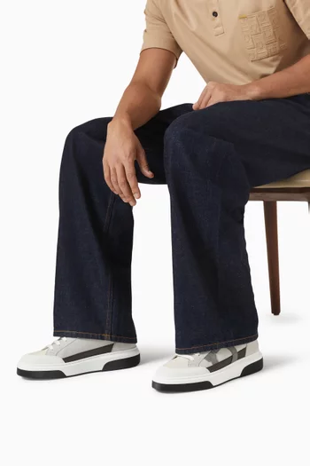 سنيكرز بشعار جانشيني بارز الملمس