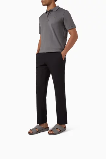 حذاء عربي بشعار الماركة جلد