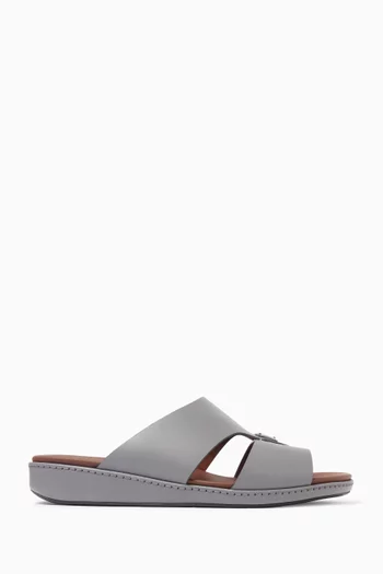 حذاء عربي بشعار الماركة جلد