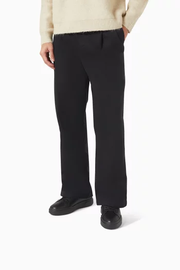 سنيكرز افينيو بشعار الماركة جلد ناعم