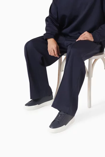 سنيكرز افينيو بشعار الماركة جلد ناعم