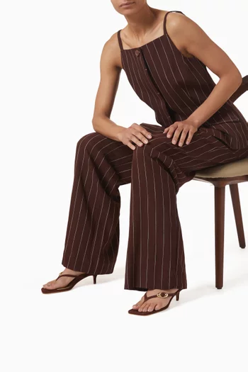 حذاء مفتوح بسيور رفيعة وكعب بإبزيم 50 مم شمواه