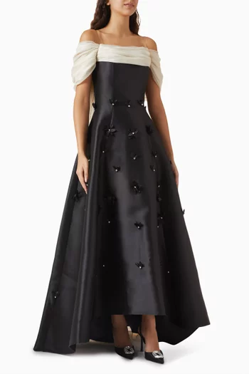 فستان طويل بأكتاف مكشوفة ستان