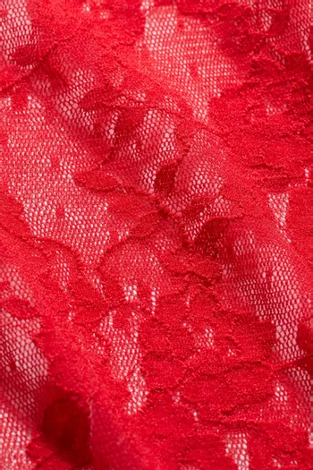 طقم كاميسول بفتحة رقبة مثلثة وشورت دانتيل مطاطي