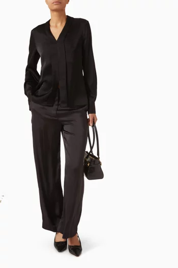 بلوزة بحياكة في المنتصف