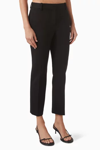 بنطال قصير بقصة ضيقة