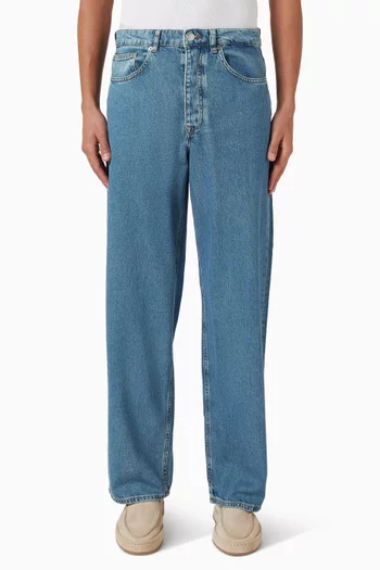 بنطال جينز بقصة ساق واسعة ولون باهت دينم