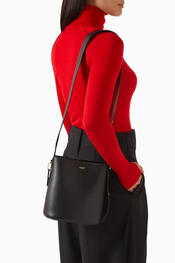 Bleecker 21 Bucket Bag in Leather