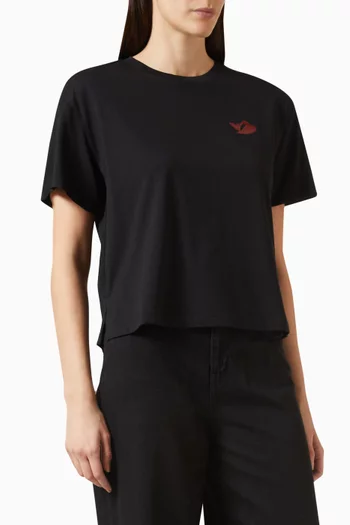 تي شيرت برقعة شعار الماركة بختم شمعي قطن