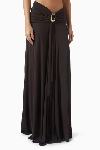 تنورة منسدلة بدبوس مرصع بحجر جيرسيه