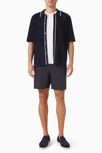 قميص رودي بأزرار قماش منسوج