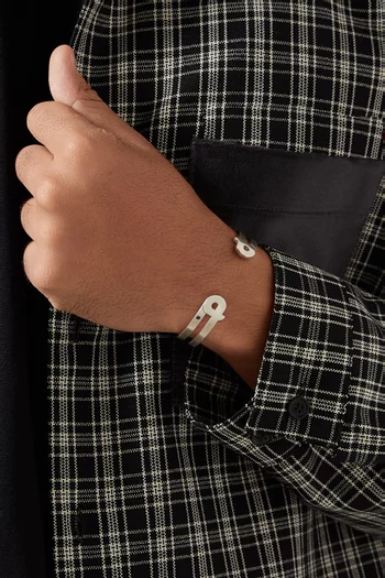 سوار مفتوح بتصميم حرف "الميم" فضة إسترلينية