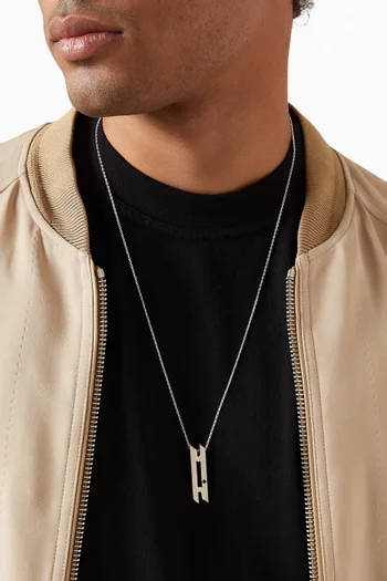 قلادة بدلاية حرف "ع" مرصعة بالياقوت فضة إسترلينية