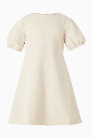 فستان بشعار الماركة وقصة على شكل حرف A جيرسيه مزدوج