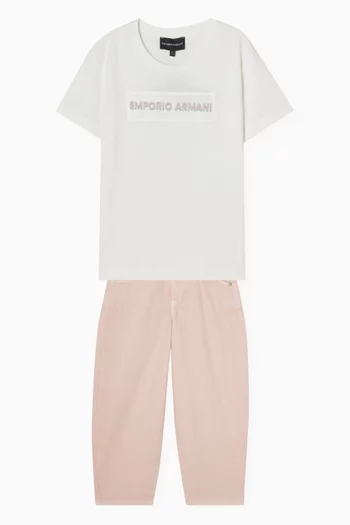 بنطال جينز بقصة ساق واسعة وشعار الماركة دينم