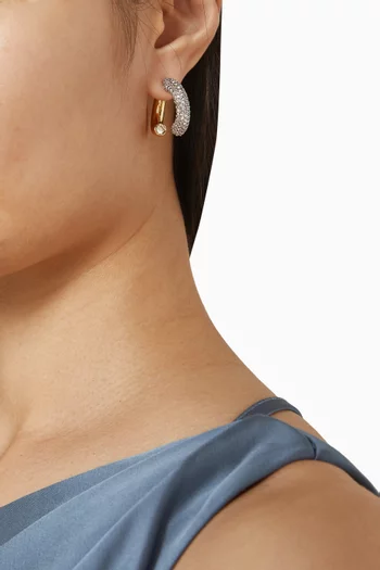 أقراط مونرو مرصعة بأحجار بافيه نحاس مطلي ذهب عيار 12