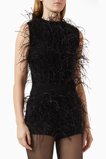 بلوزة مزينة بالريش واللؤلؤ