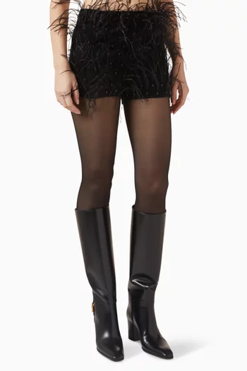 شورت قصير مزين بالريش واللؤلؤ