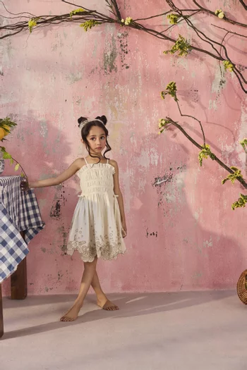 فستان ويمزي بتطريز أصداف قطن وكتان