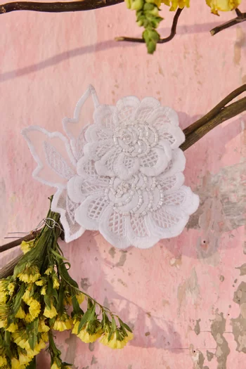 مشبك شعر مزين بزهور أورجانزا