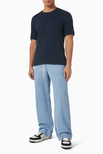 تي شيرت بقصة ضيقة قطن