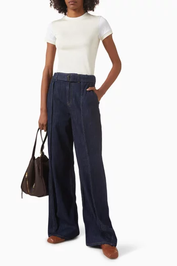 تي شيرت بفتحة رقبة مستديرة