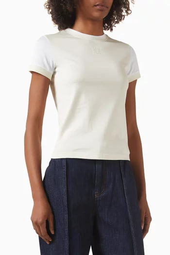 تي شيرت بفتحة رقبة مستديرة