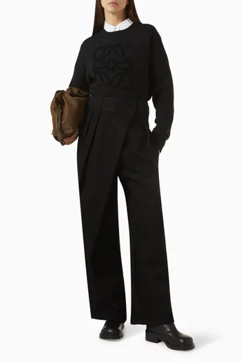 سترة مطرزة بشعار الماركة