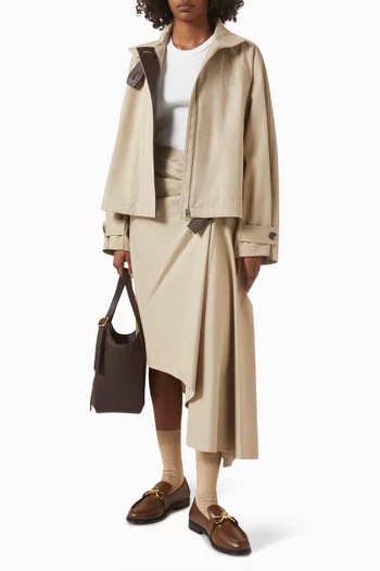 تنورة بحافة غير متماثلة وحزام