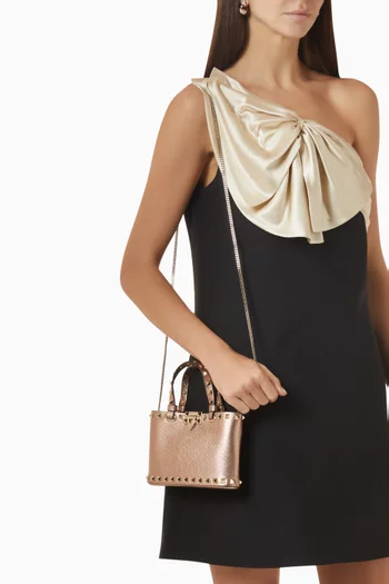 حقيبة يد ميني بحلي هرمية جلد عجل لامع