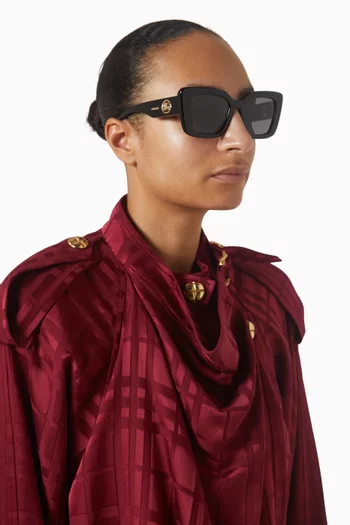 نظارة شمسية بشعار الفروسية وإطار بتصميم عين القطة أسيتات