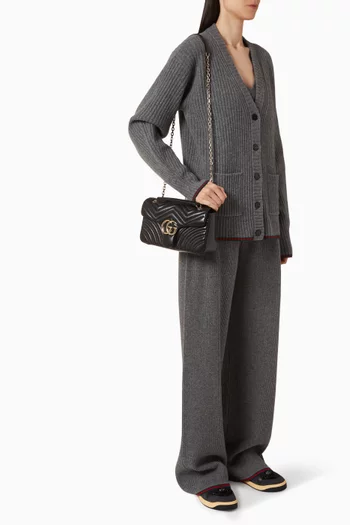 حقيبة كاميرا مارمونت صغيرة بشعار حرفي GG جلد مبطن بخطوط شيفرون