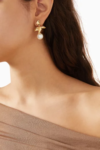 Fiorina Pearl Earrings in 14kt Gold-plated Brass