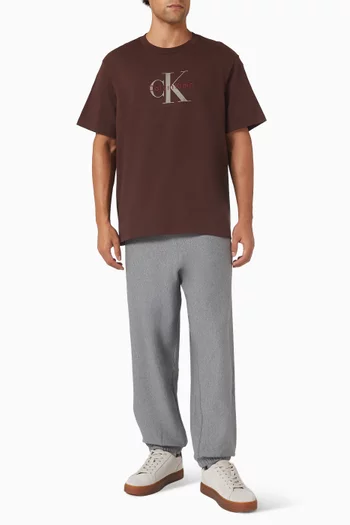 تي شيرت بشعار الماركة قطن