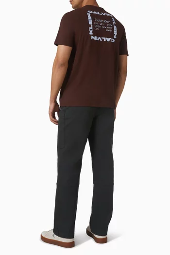 تي شيرت بشعار الماركة قطن