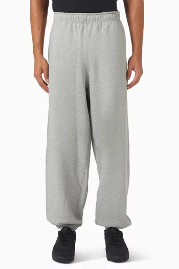 Solo Swoosh Cuffed Sweatpants in Fleece