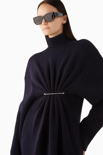 نظارة شمسية بتصميم عين القطة مزين بشعار BB وإطار أسيتات