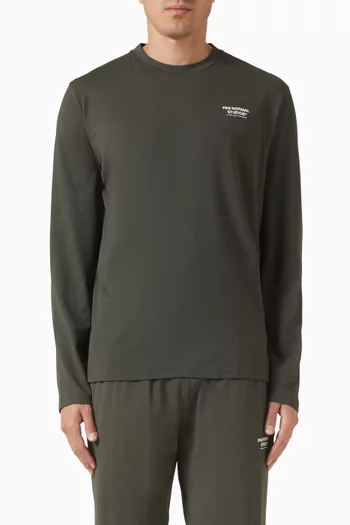 تي شيرت بالانس بطبعة No Distance Left To Run