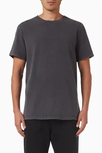 تي شيرت بشعار AC قطن ولون باهت