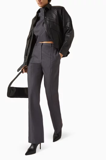 بنطال بقصة ساق مستقيمة بطيّات تويل