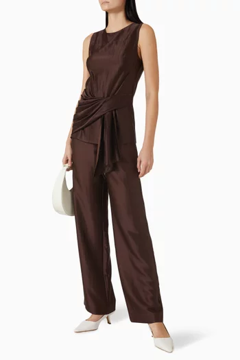 بلوزة فوندا بقصة غير متماثلة ودرابيه