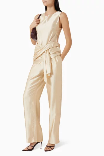 بلوزة فوندا بقصة غير متماثلة ودرابيه