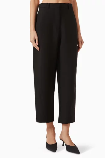 بنطال بقصة ساق أسطوانية