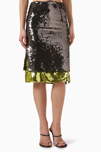 تنورة نايلا مزينة بتطريزات بالترتر